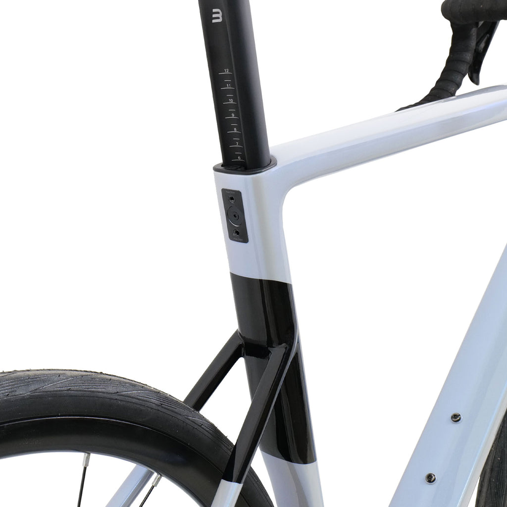 Basso Astra 105 Di2 Road Bike, Aksium, Black Opal
