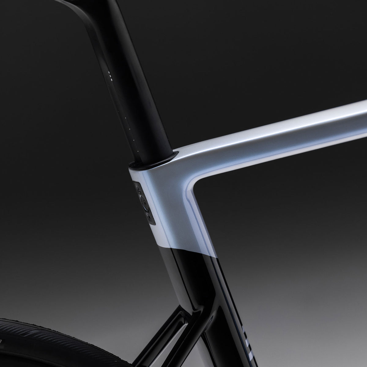 Basso Astra 105 Di2 Road Bike, Cosmic S, Black Opal