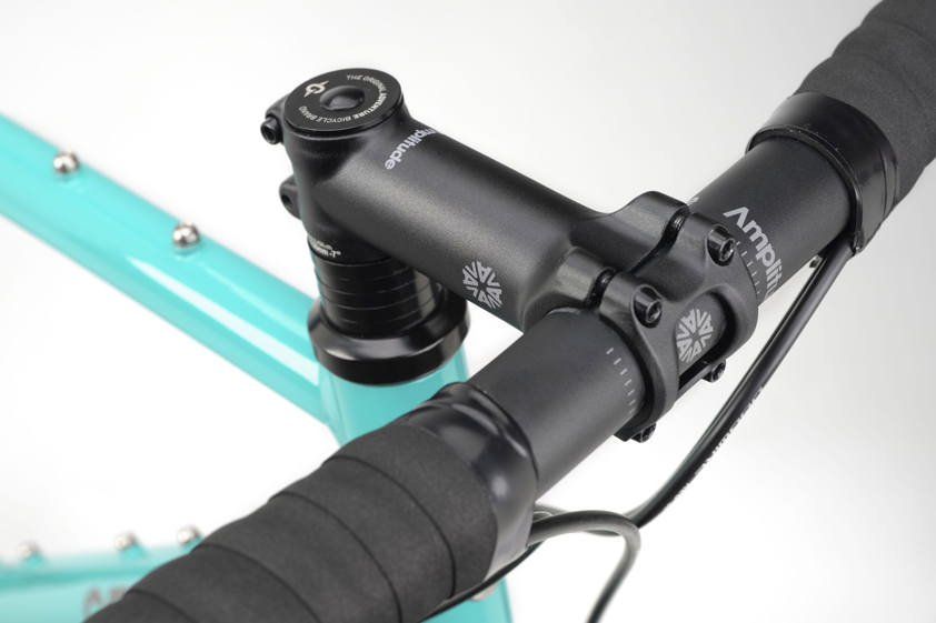 Amplitude stem and drop bar cockpit on the Genesis CDA 20