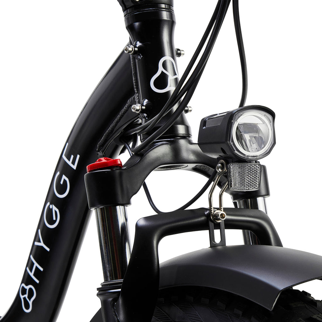 Integrated LED front light on the Hygge Vester Step 2026 in Onyx Black
