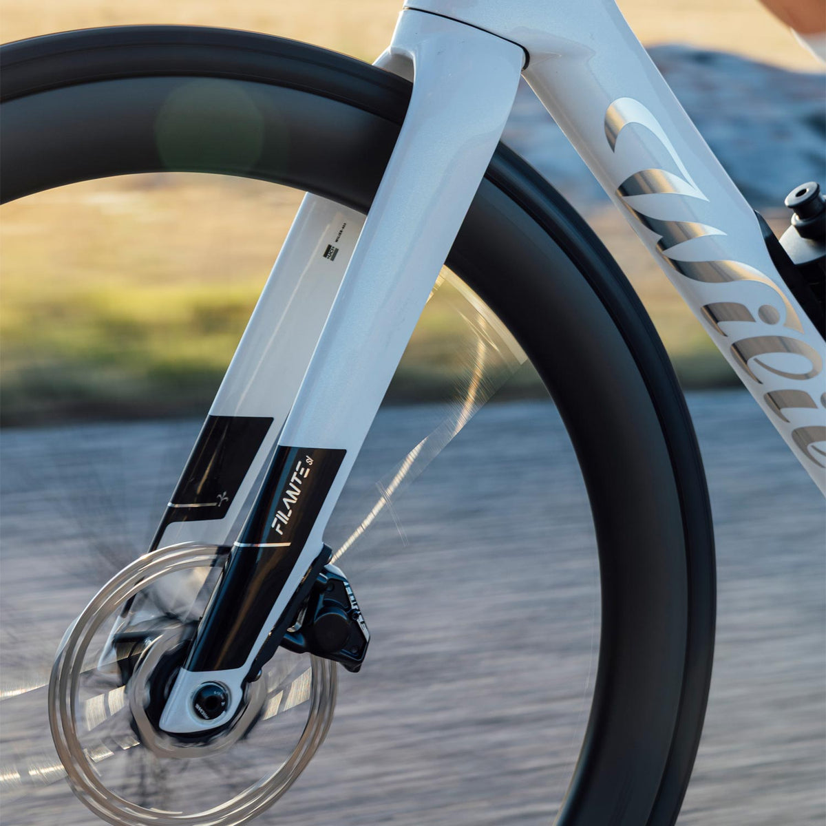 Wilier Filante SL ID2 105 Di2 Road Bike, Drive White